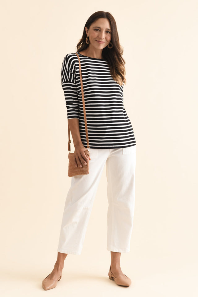 alt text|model:Cara image 3