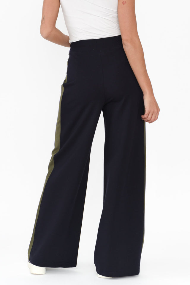 alt text|model:Brontie image 4