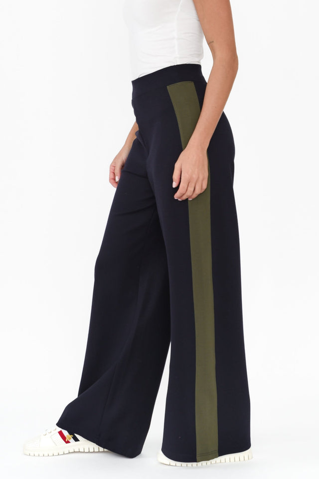 alt text|model:Brontie image 3