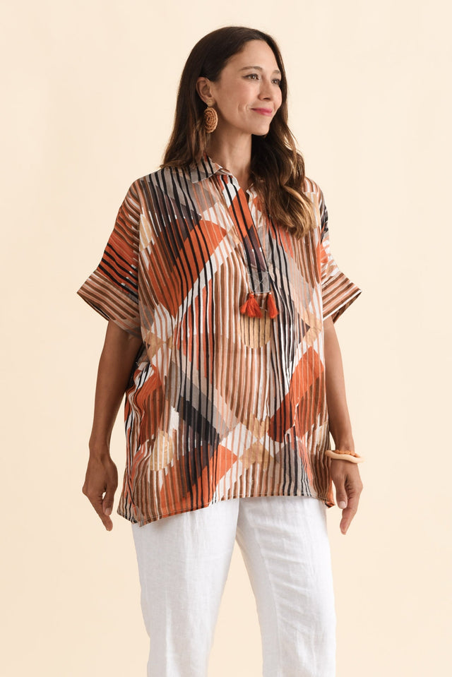 alt text|model:Cara image 4