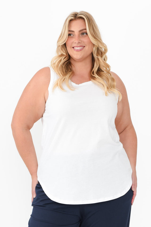 plus-size,curve-basics,curve-tops,plus-size-sleeveless-tops,plus-size-cotton-tops,plus-size-basic-tops,alt text|model:Caitlin image 8