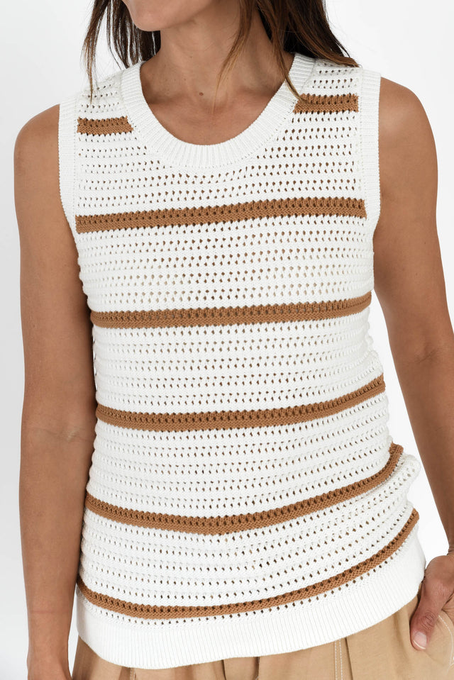 alt text|model:Cara image 5