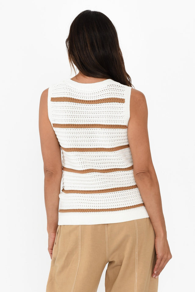 alt text|model:Cara image 4