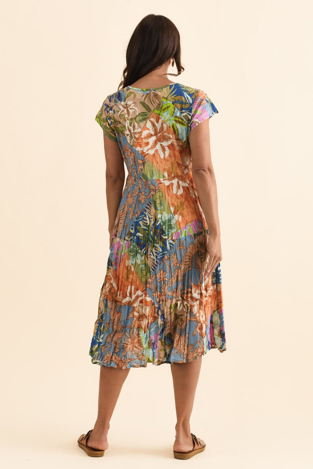 alt text|model:Cara image 4