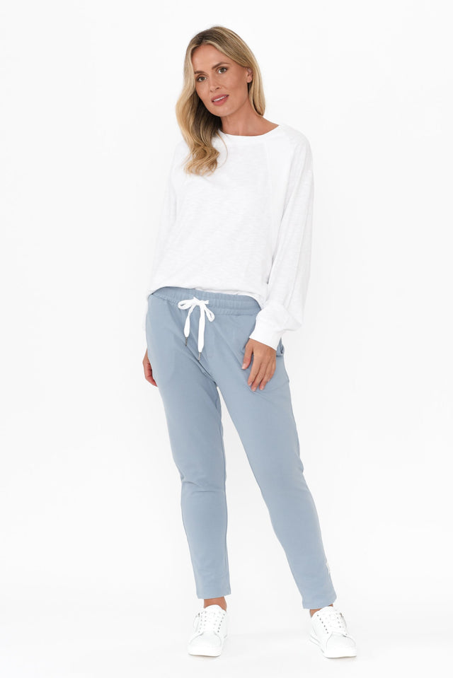 alt text|model:Valeria image 3