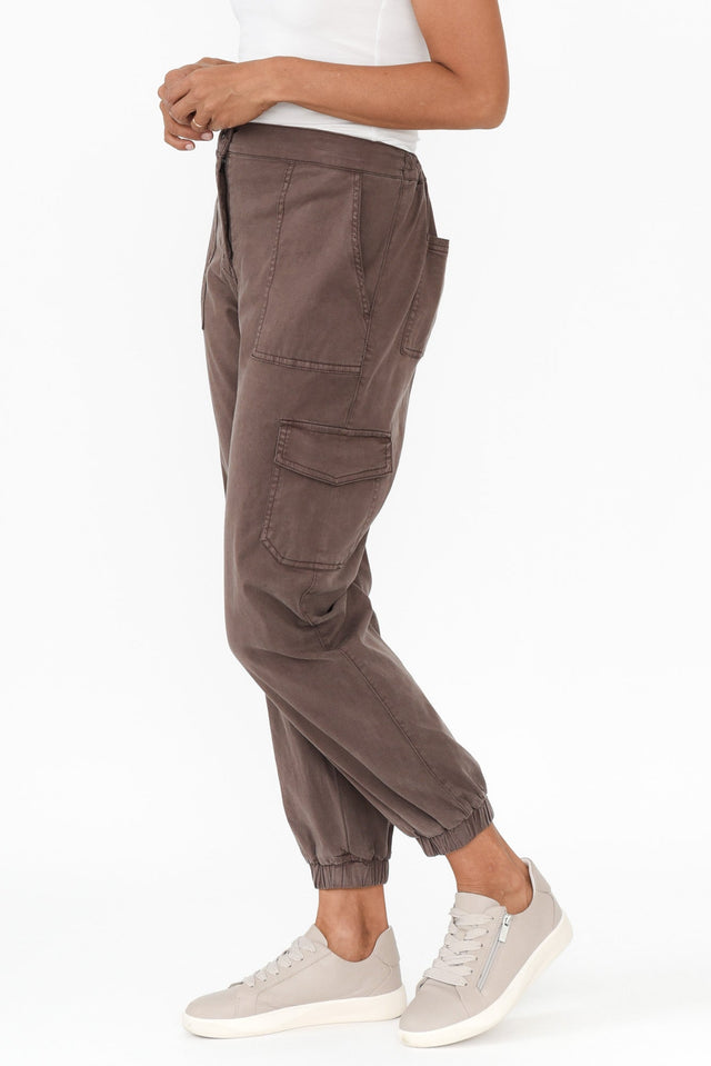 alt text|model:Cara image 4