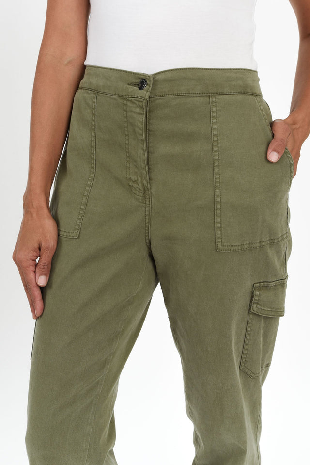 alt text|model:Cara image 6