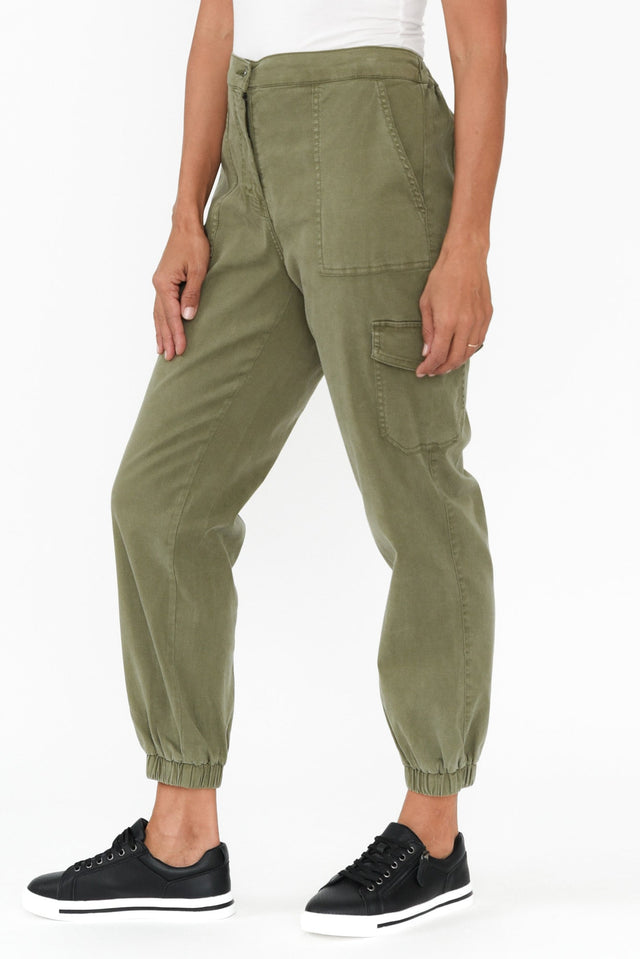 alt text|model:Cara image 4