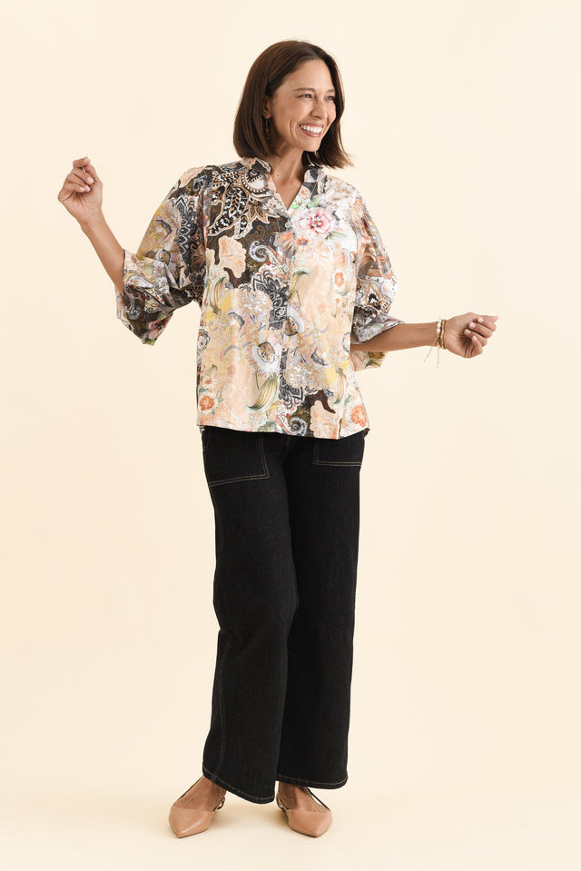 alt text|model:Cara image 6