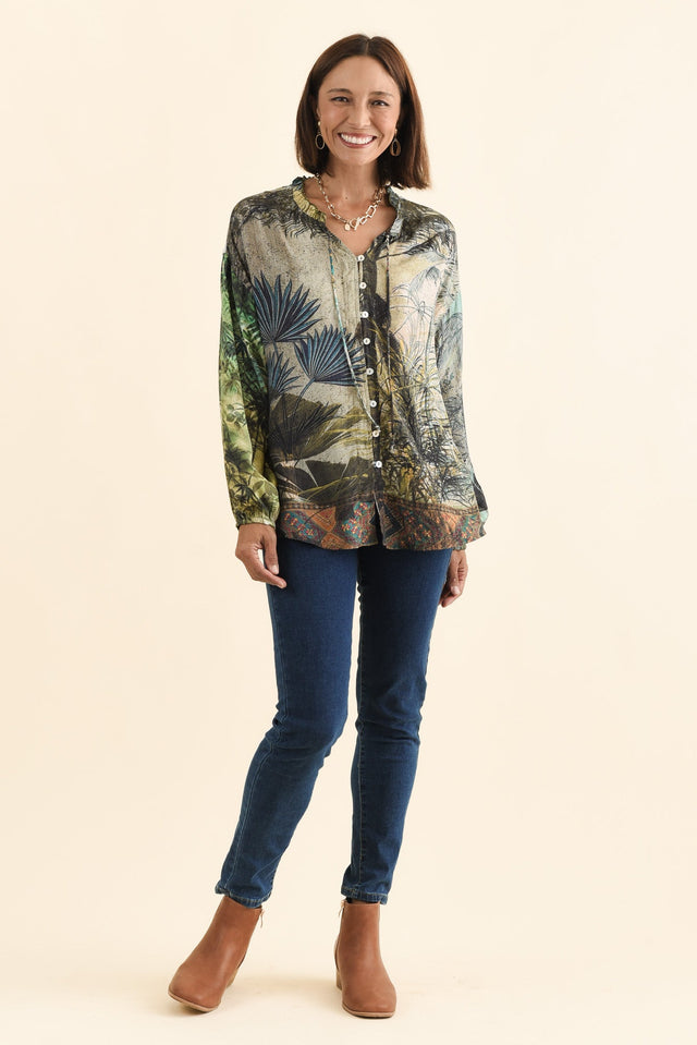 alt text|model:Cara image 6