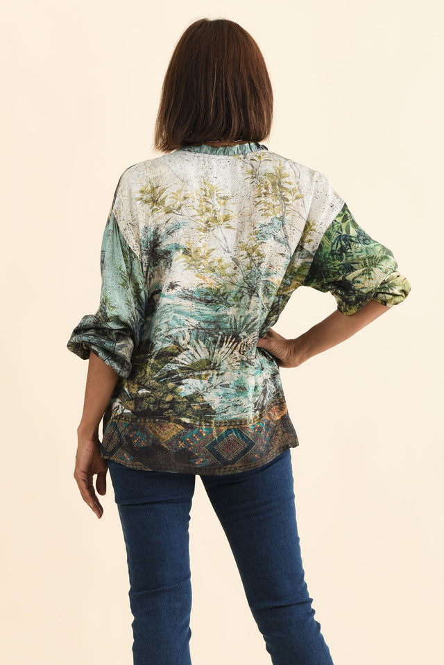 alt text|model:Cara image 4