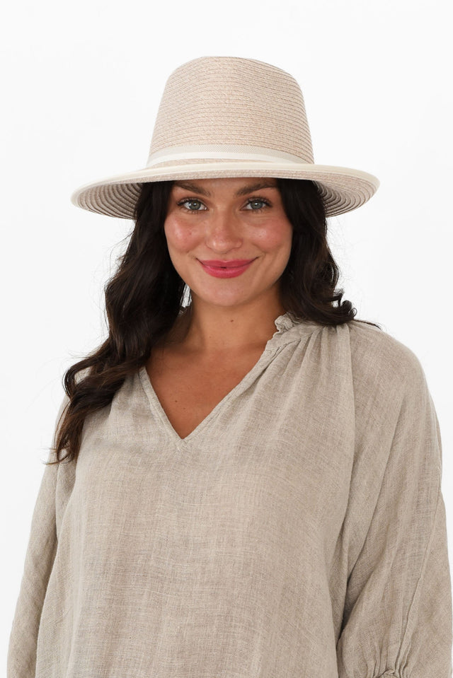 alt text|model:Brontie image 1