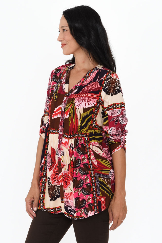 alt text|model:Cara image 3