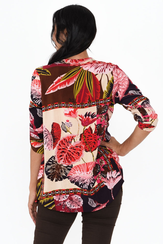 alt text|model:Cara image 4