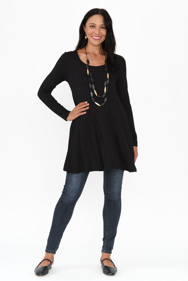 alt text|model:Cara image 3