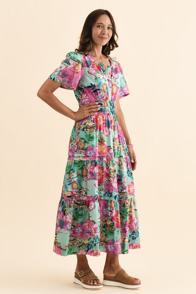 alt text|model:Cara image 4