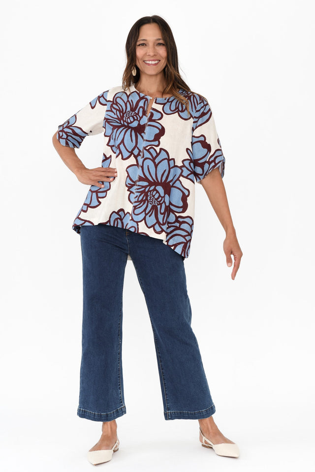 alt text|model:Cara image 3