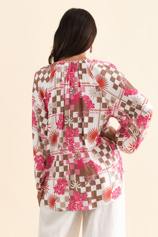 alt text|model:Cara image 5