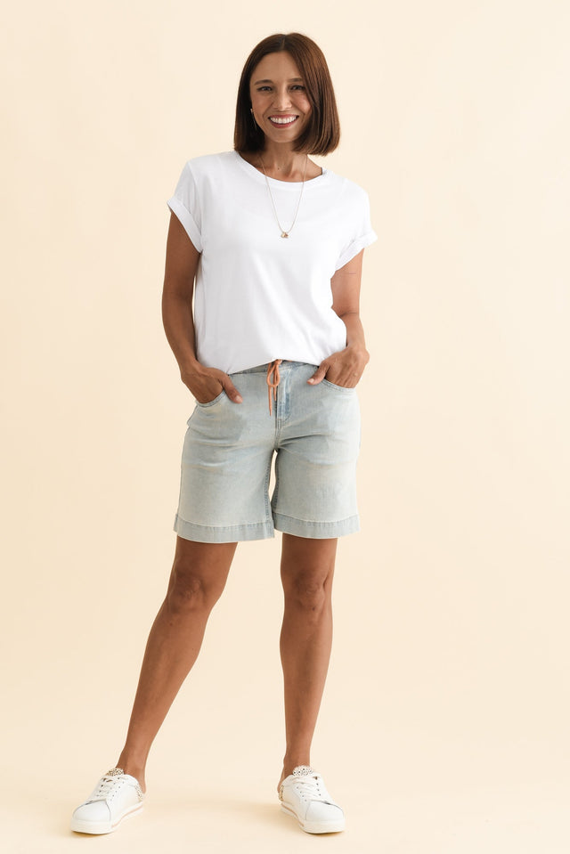 alt text|model:Cara image 4