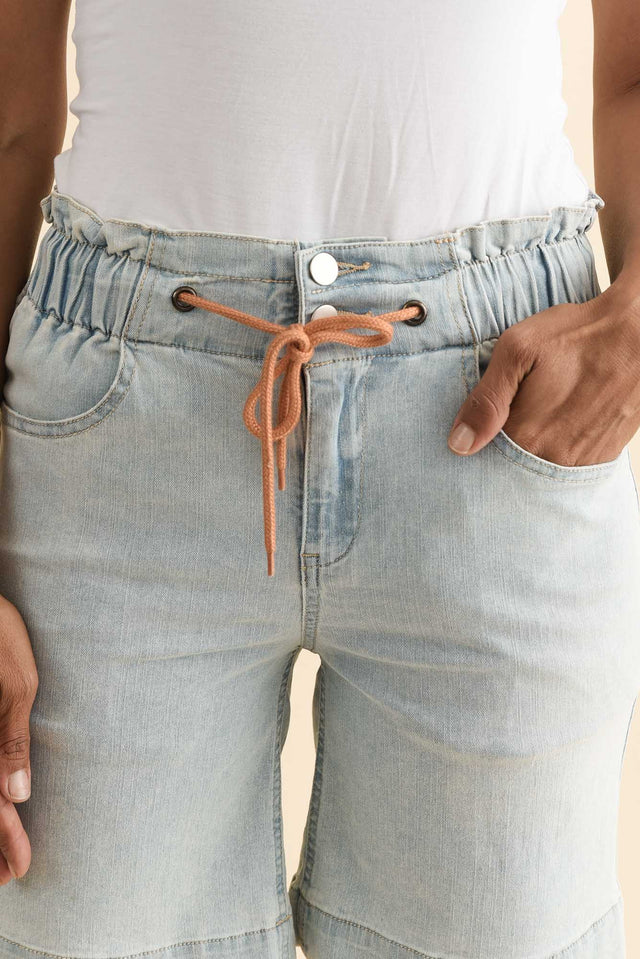 alt text|model:Cara image 8