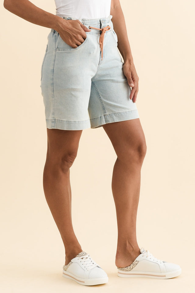 alt text|model:Cara image 6