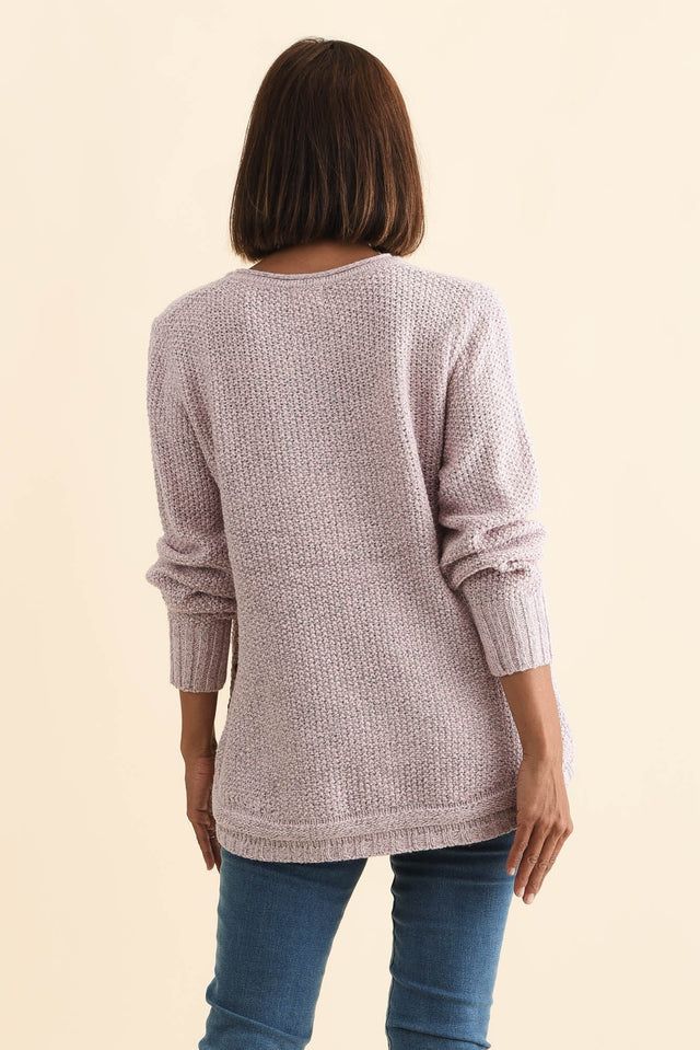 alt text|model:Cara image 4