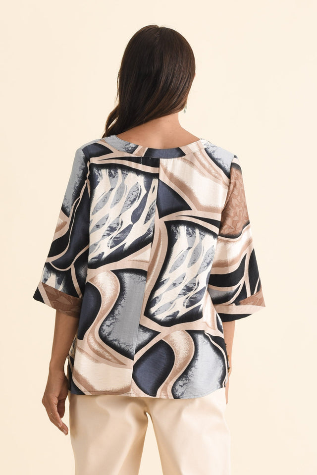 alt text|model:Cara image 5