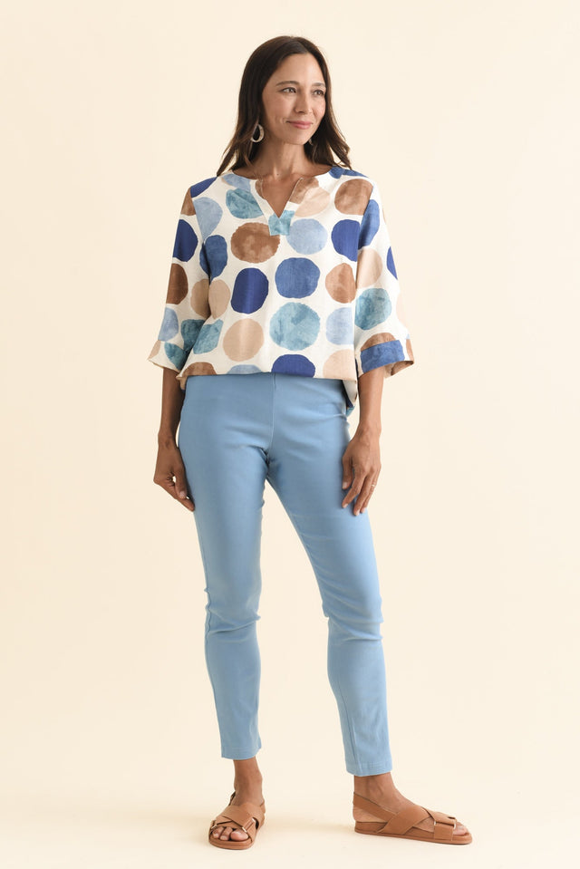 alt text|model:Cara image 3