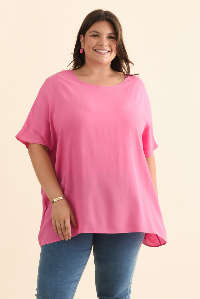 plus-size,curve-tops,plus-size-sleeved-tops,alt text|model:Gabby