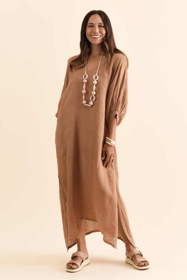 alt text|model:Cara image 3