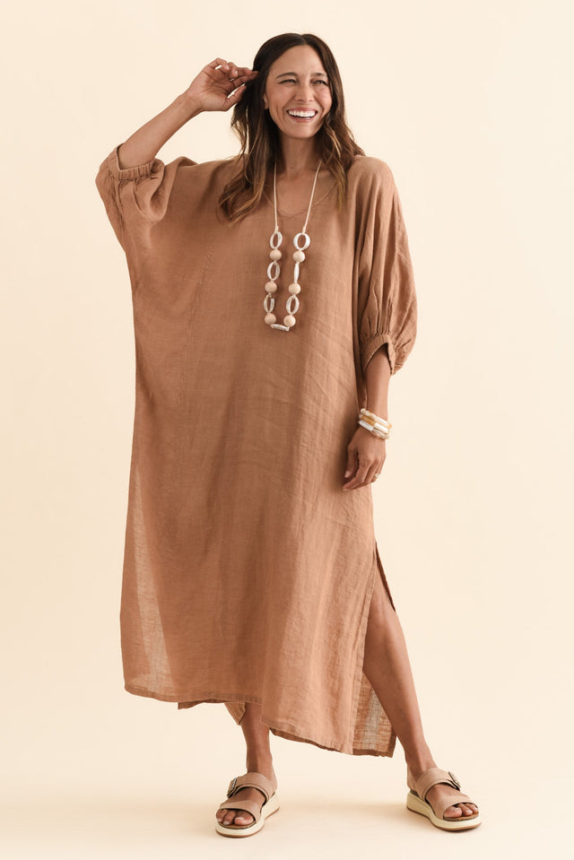 alt text|model:Cara image 4