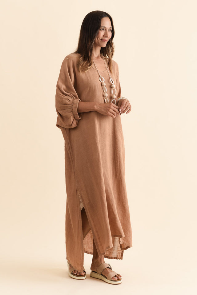 alt text|model:Cara image 6