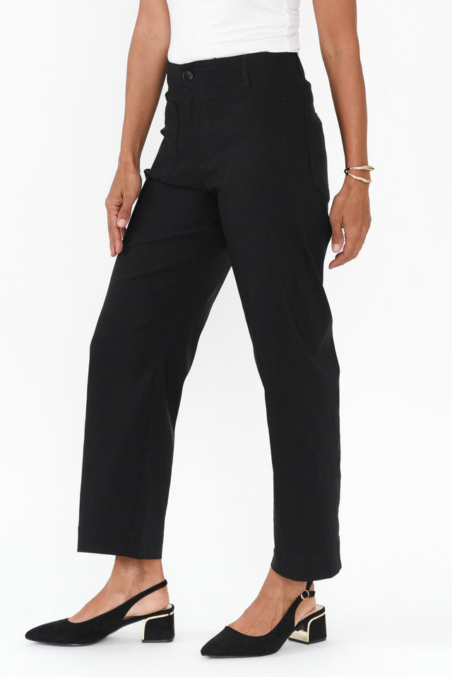 alt text|model:Cara image 4