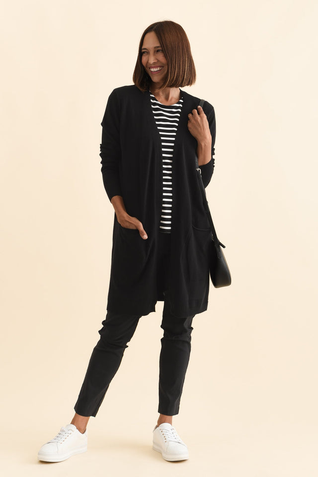 alt text|model:Cara image 3