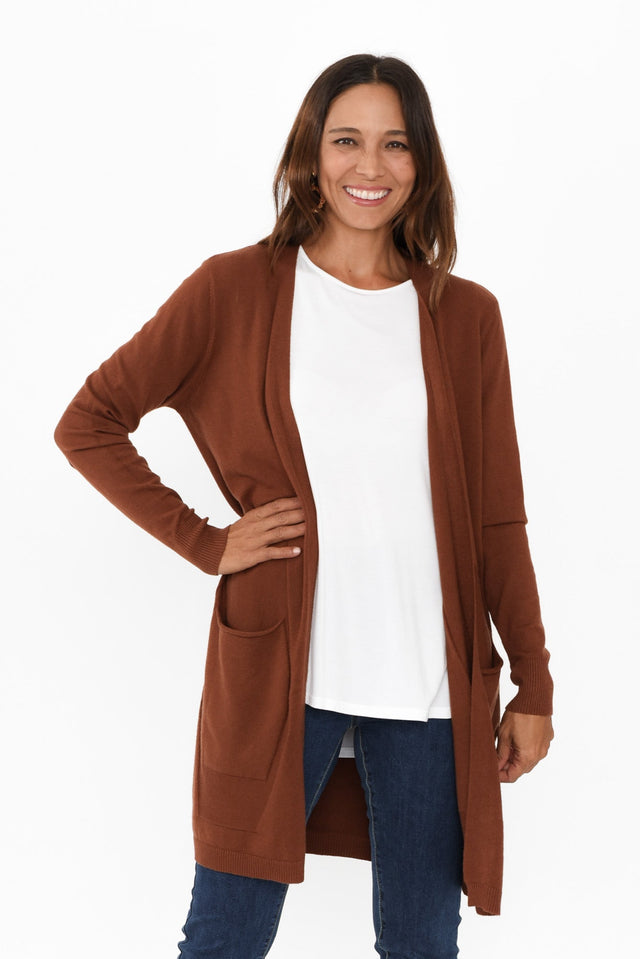 alt text|model:Cara image 2