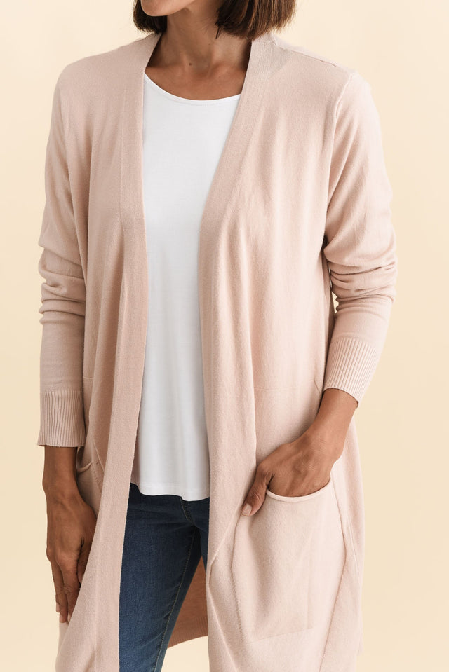 alt text|model:Cara image 5