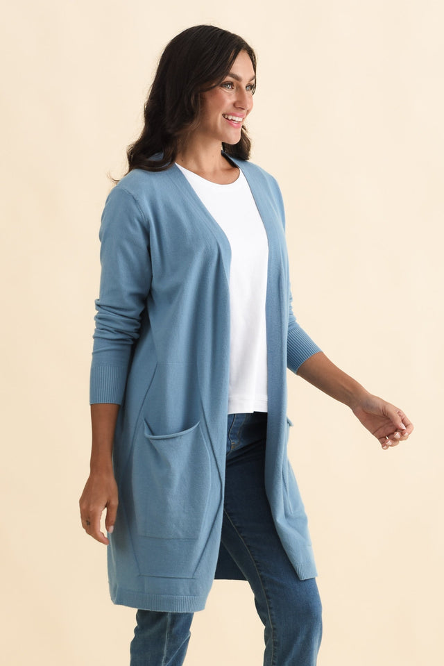 alt text|model:Brontie image 3