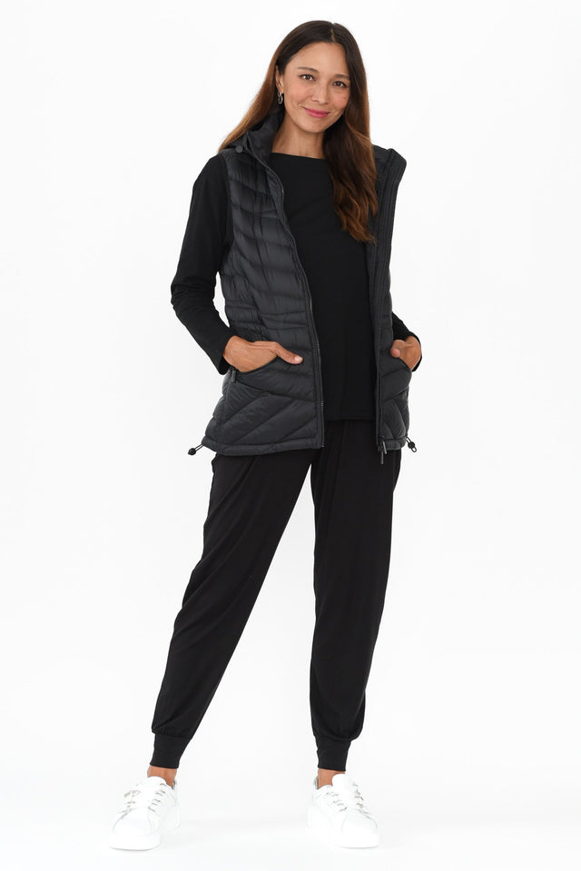 alt text|model:Cara image 3