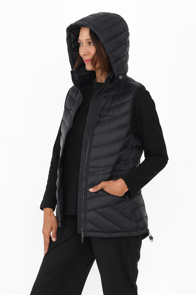 alt text|model:Cara image 7