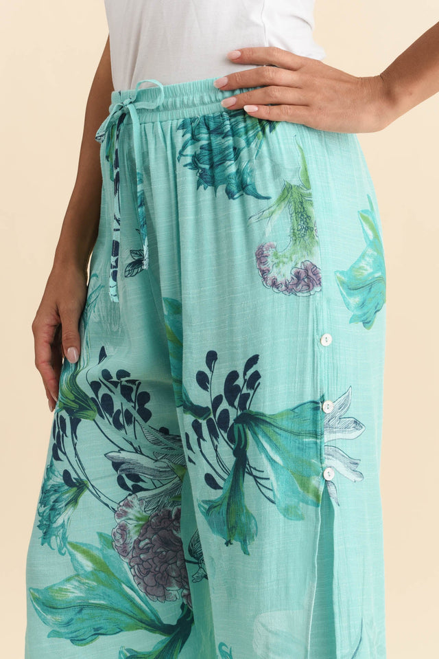 alt text|model:Brontie image 6