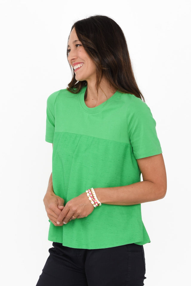 alt text|model:Cara image 4