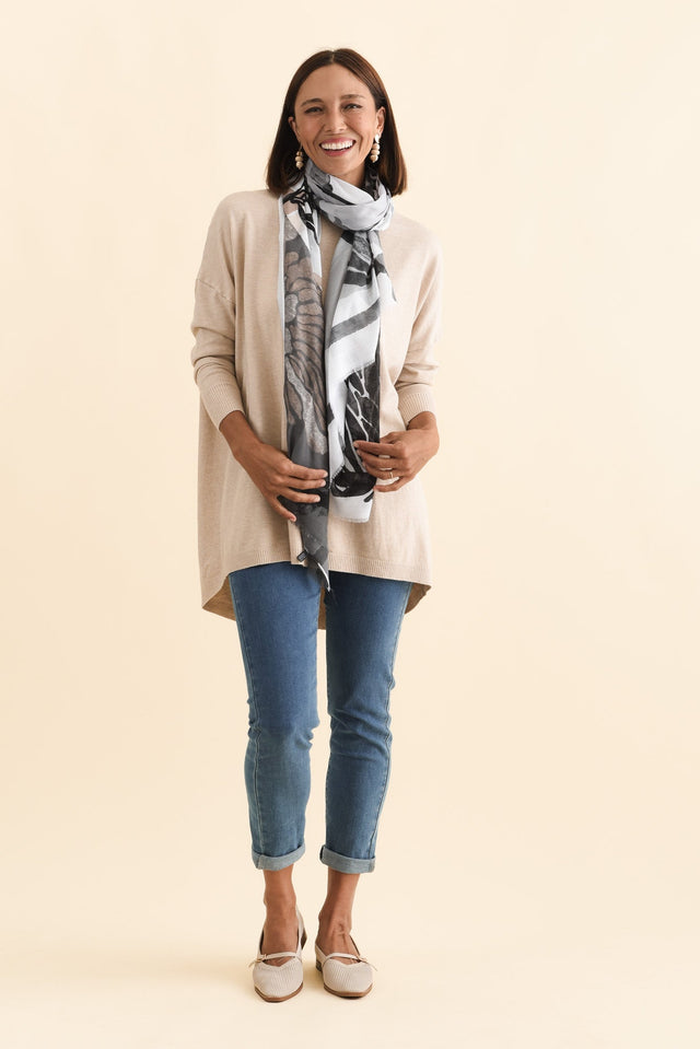 alt text|model:Cara image 2