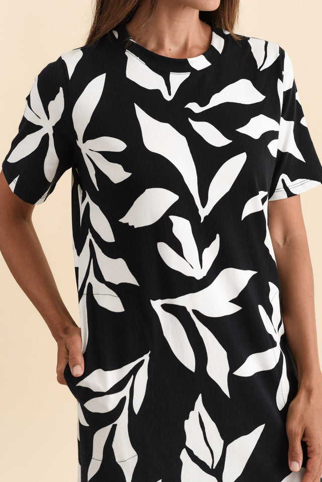 alt text|model:Cara image 8