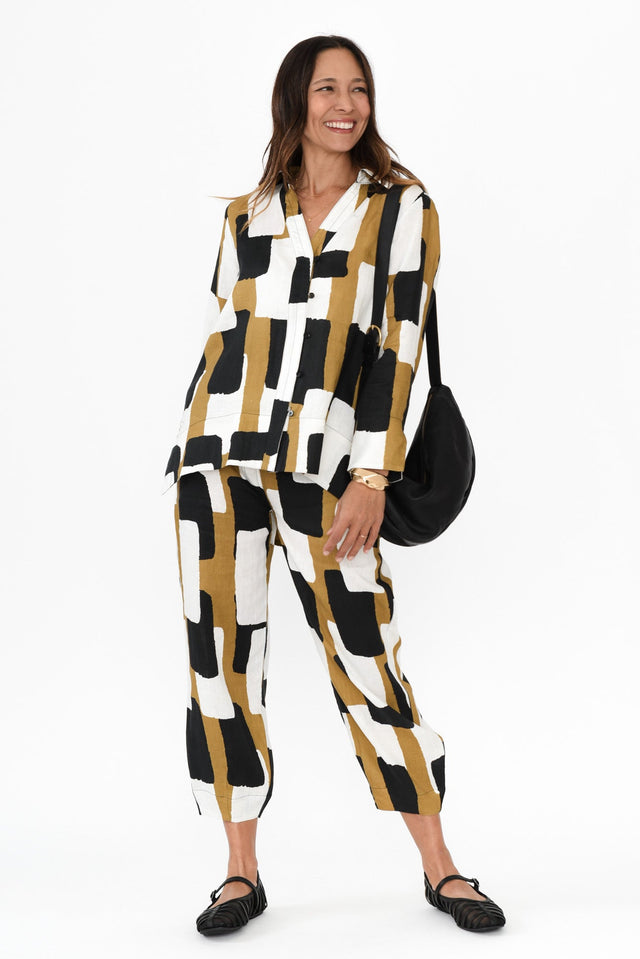 alt text|model:Cara image 3