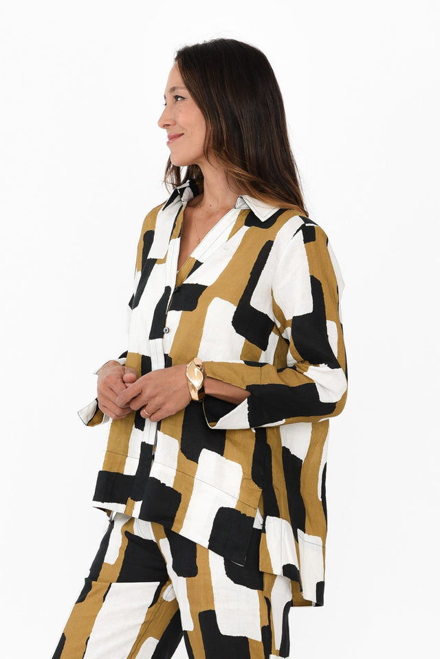 alt text|model:Cara image 4