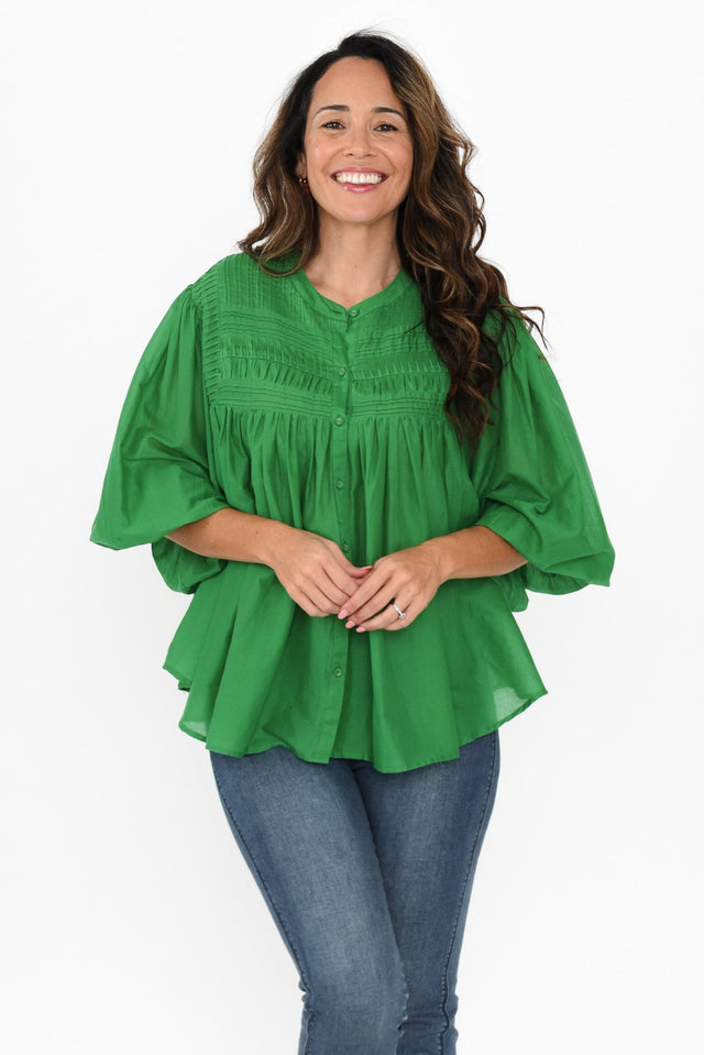 alt text|model:Nicole