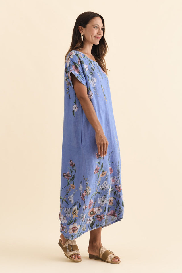 alt text|model:Cara image 4