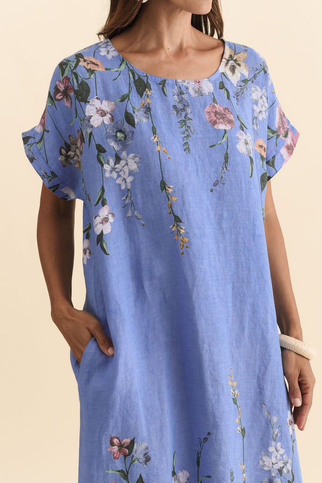 alt text|model:Cara image 6