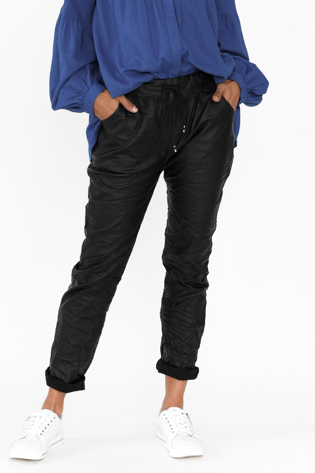 alt text|model:Cara image 1