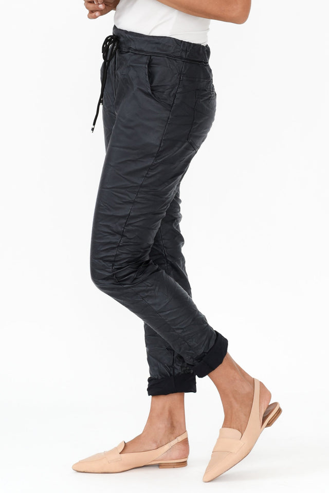 alt text|model:Cara image 4